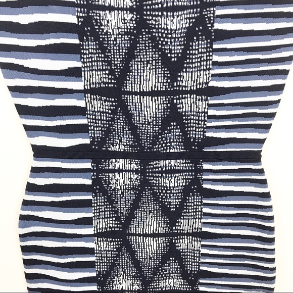 BCBG MAXAZRIA | SLEEVELESS HAILEY DRESS - Picture 4 of 7